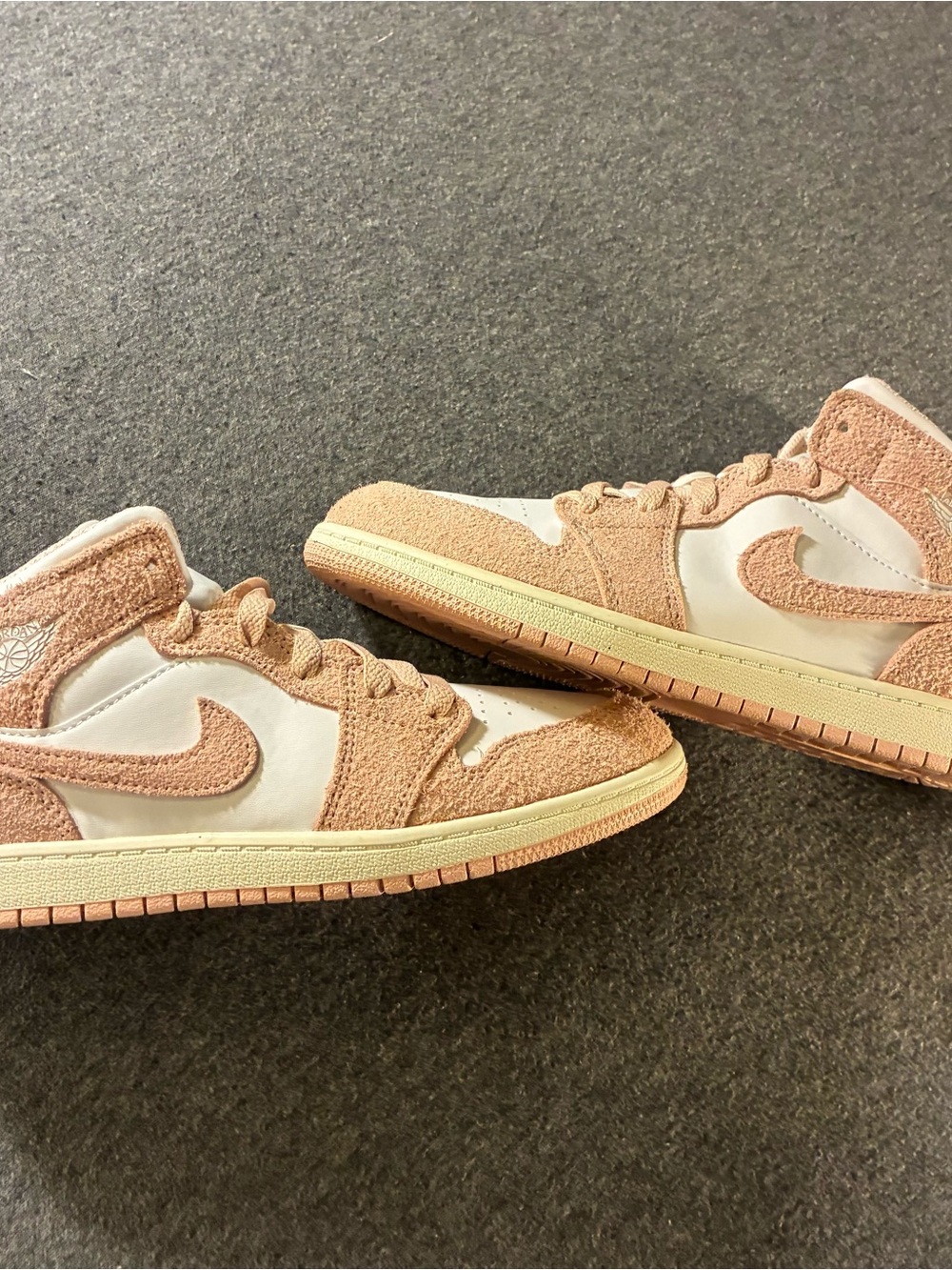 Kids Low-Top Nike Sneakers in Blush and Cream